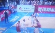 星空体育登录-包含在吉林队赛场上演全国篮球锦标赛，弹幕刷屏，引发弹幕炸裂的词条