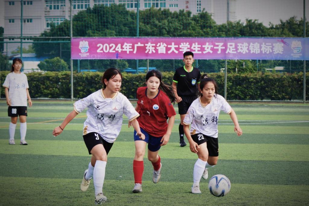 女足球员技艺精湛，斩获赛场胜利(女足球员技艺精湛,斩获赛场胜利视频)