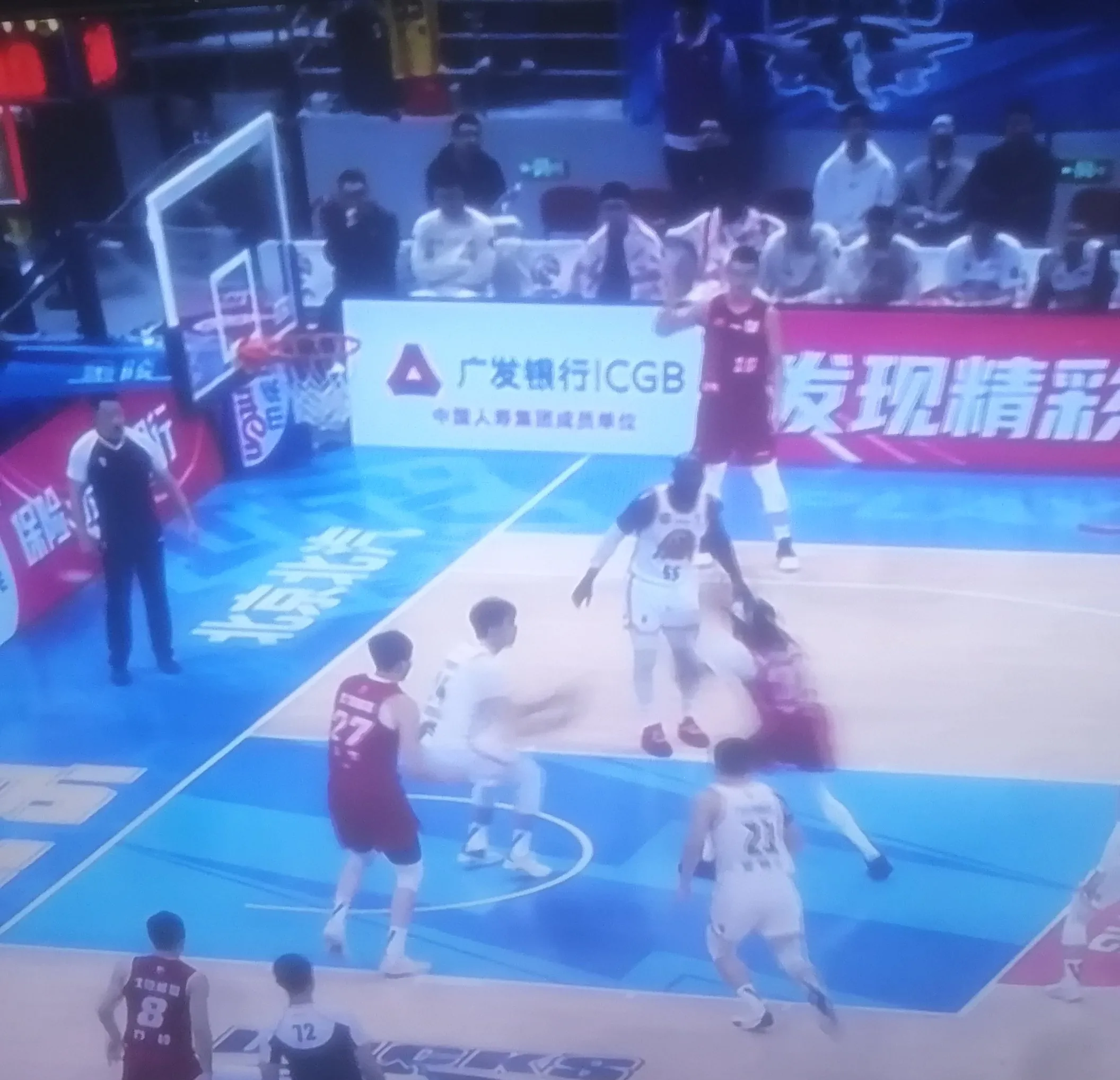包含在吉林队赛场上演全国篮球锦标赛，弹幕刷屏，引发弹幕炸裂的词条