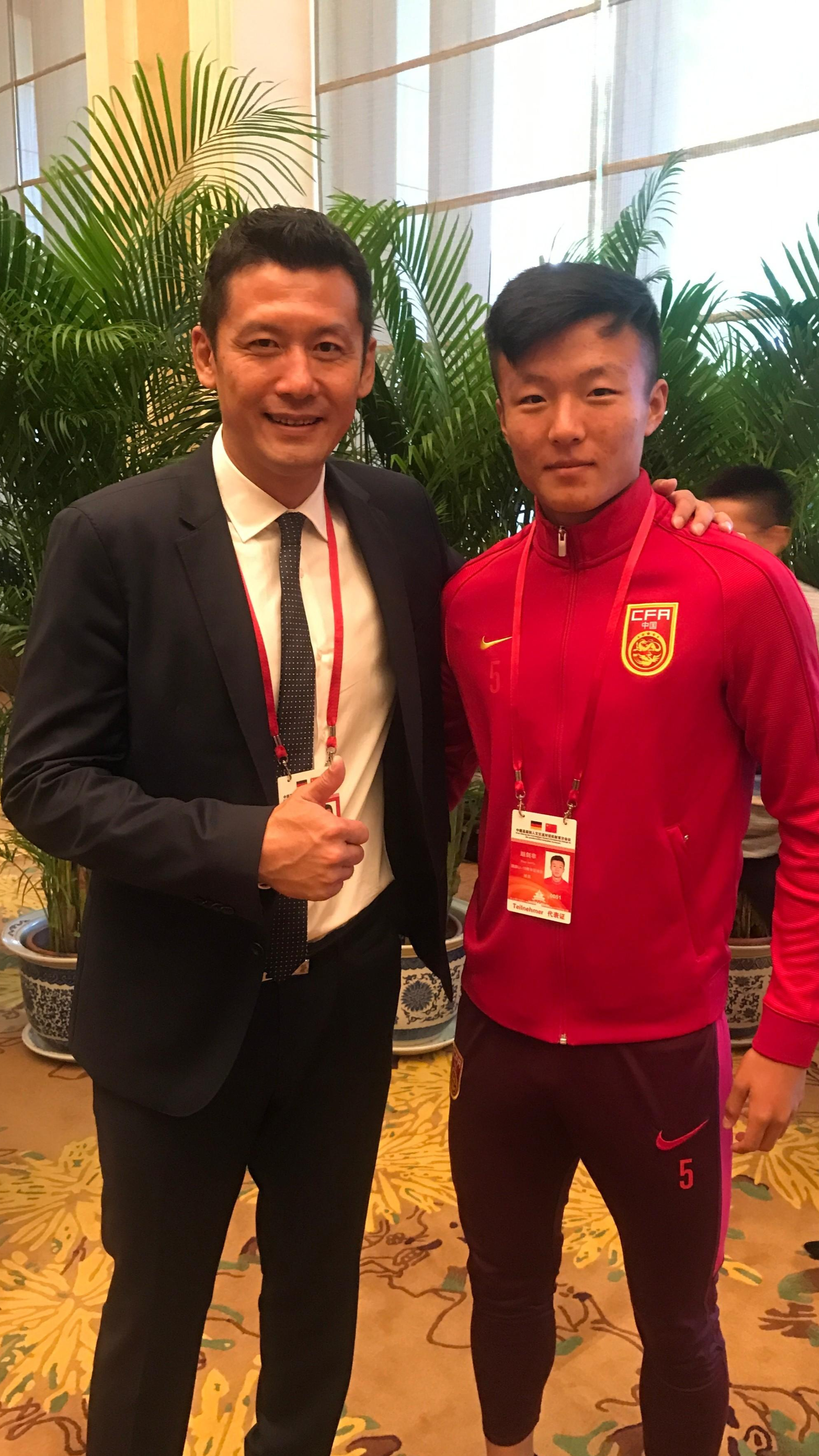 足球盛事引发球迷狂热,各队备战紧张 足球盛事引发球迷狂热,各队备战紧张