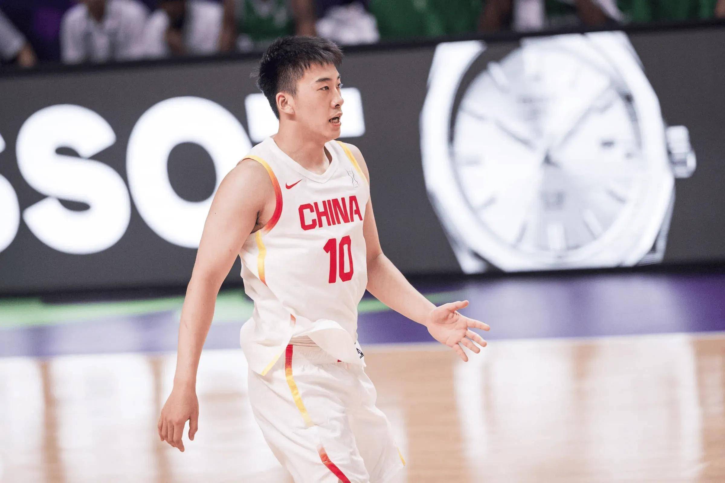 星空体育注册-湖北男篮勇夺四连胜，队员互相信任