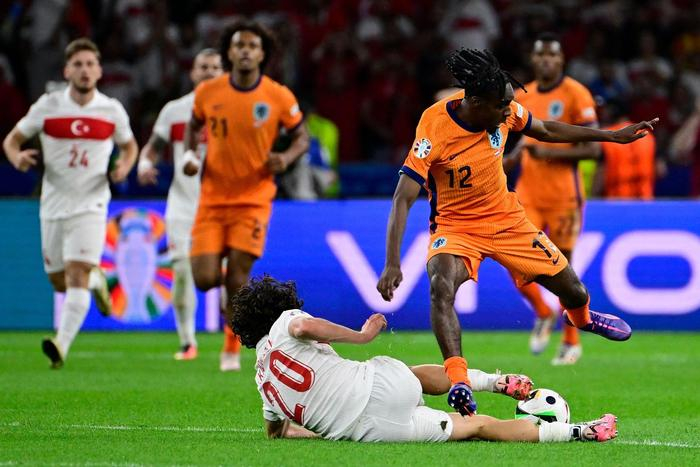 荷兰击败法国晋级四分之一决赛的简单介绍 荷兰击败法国晋级四分之一决赛的简单介绍