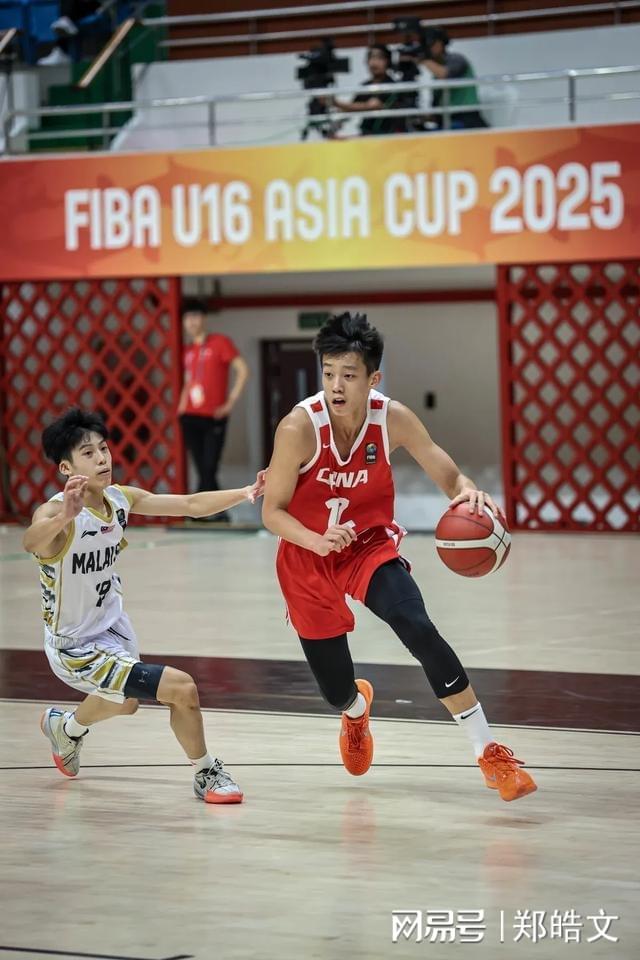 星空体育注册-包含福建男篮客场战胜四川队，豪取两分的词条