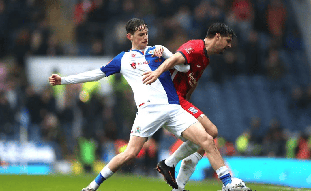 星空体育官网-狼队主场激战不敌对手，遭遇连败