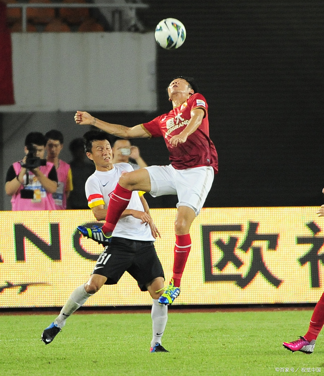 星空体育链接-新晋足球联赛赛事掀起狂欢，球员表现优异备受瞩目的简单介绍