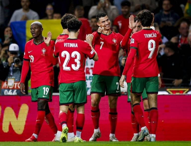 包含荷兰队冲击欧国联挑战赛四分之一决赛的词条