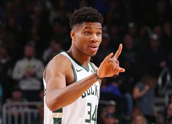 包含雄鹿队领袖阿德托昆博状态火爆的词条 包含雄鹿队领袖阿德托昆博状态火爆的词条